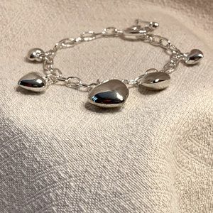 FINAL PRICE! Silver Tone Puffy Hearts Charms Bracelet. NEW!